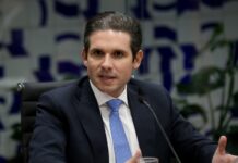 Denúncia contra Hugo Motta na PGR cita lesão corporal, abuso de autoridade e violência política de gênero