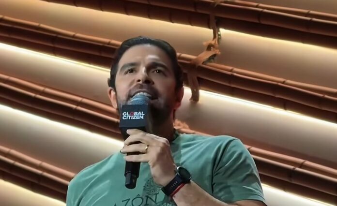 Prefeito de Belém enfrenta vaias durante fala sobre COP30 no Pará