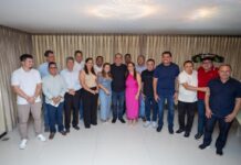 Mais de 30 prefeitos do interior vêm a Manaus e procuram Omar para planejar 2026