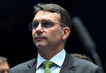 Flávio Bolsonaro diz que pretende acabar com a reeleição de presidentes caso seja eleito