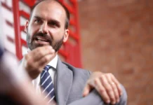 Eduardo Bolsonaro prevê sanções dos EUA se eventual vitória de Flávio for contestada