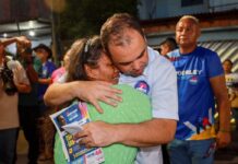 Roberto Cidade aposta em emprego, renda e creches para apoiar mães solo Governador durante caminhada no Zumbi / assessoria